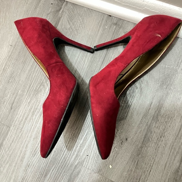 Sam & Libby Cranberry Pump - Picture 5 of 6